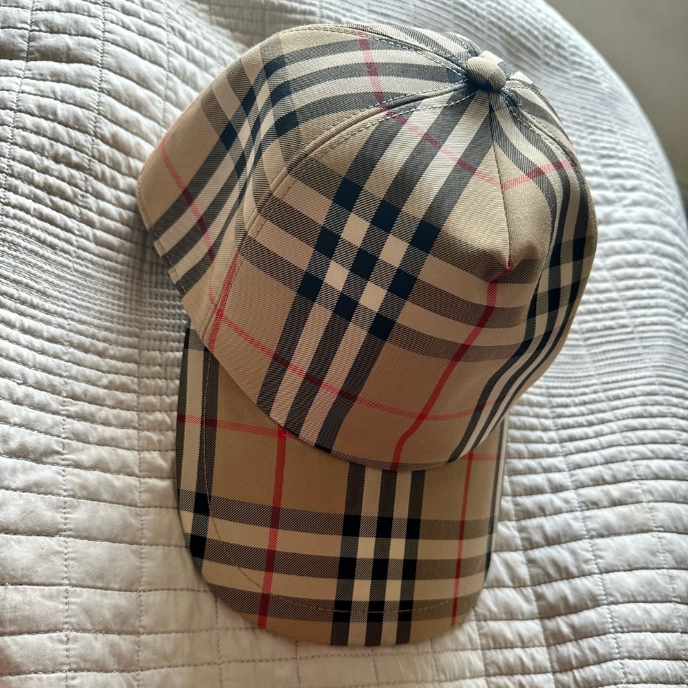 Burberry Cap/Hat/Baseball cap! Wonderful condition!